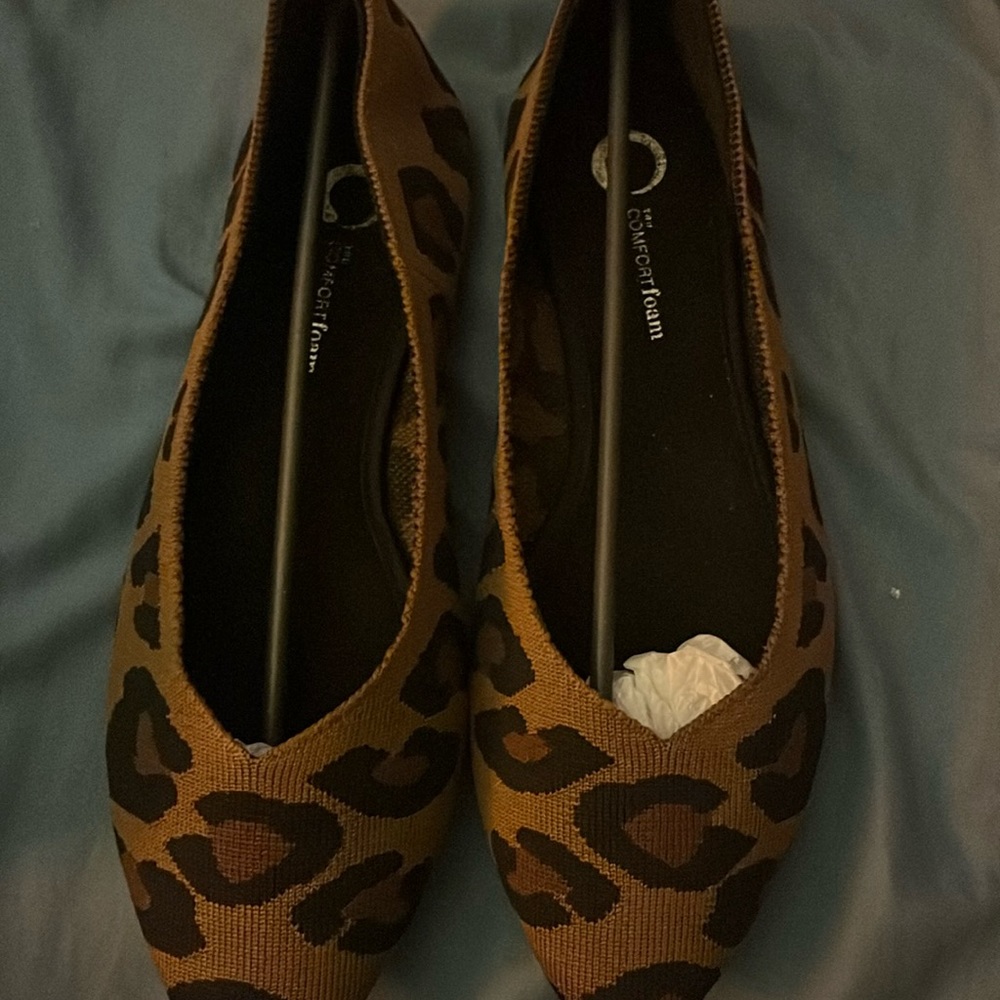 Journee Collection Womens Tayleen Leopard Print Ballet Flats